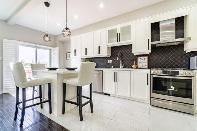 7441 St Barbara Blvd, House semidetached with 4 bedrooms, 4 bathrooms and 4 parking in Mississauga ON | Image 6