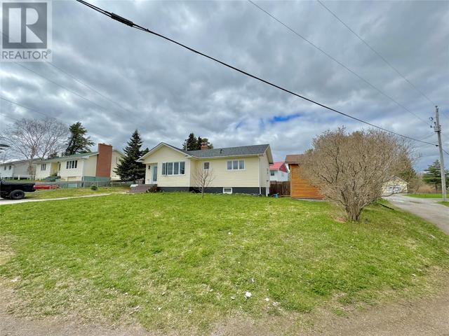 7 Pinetree Rd, House detached with 3 bedrooms, 1 bathrooms and null parking in Glovertown NL | Image 4