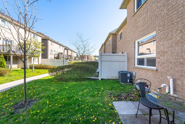 5 - 460 Woodmount Dr, Townhouse with 3 bedrooms, 3 bathrooms and 2 parking in Oshawa ON | Image 35