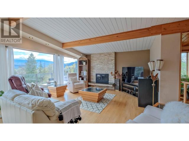 404 West Bench Dr, House detached with 4 bedrooms, 3 bathrooms and 7 parking in Okanagan Similkameen F BC | Image 20