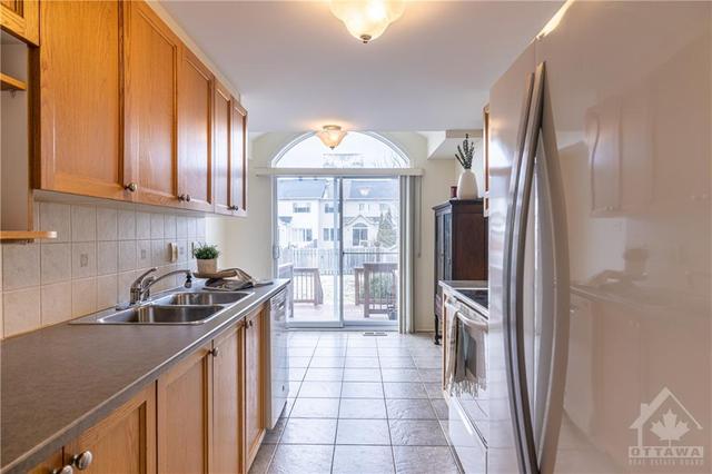 2214 Brockstone Crescent, Townhouse with 3 bedrooms, 3 bathrooms and 4 parking in Ottawa ON | Image 9