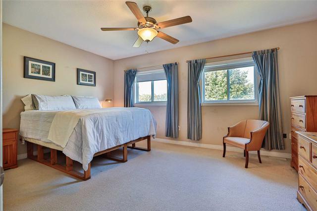 18 Todd Dr, House detached with 2 bedrooms, 3 bathrooms and 4 parking in Barrie ON | Image 5