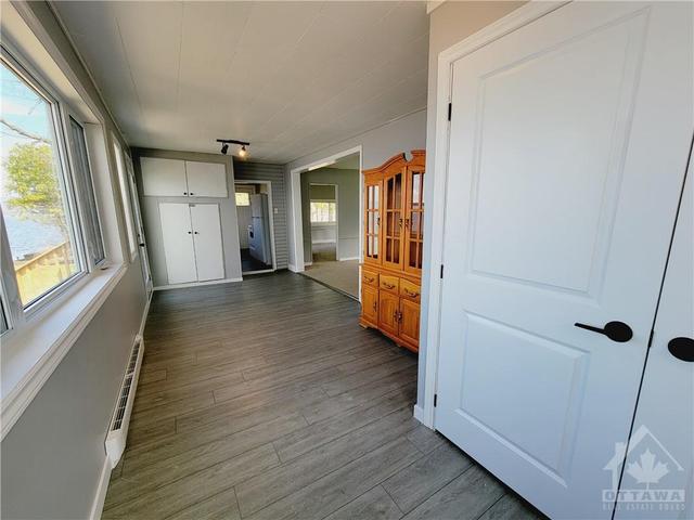 796 Bayview Dr, House detached with 2 bedrooms, 1 bathrooms and 6 parking in Ottawa ON | Image 10