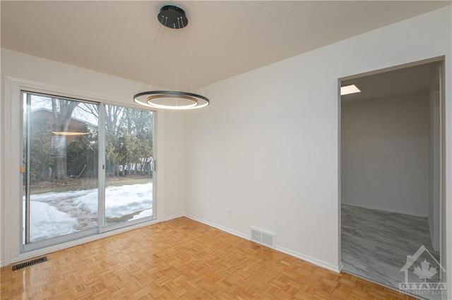 5 - 1661 Heron Road, Townhouse with 3 bedrooms, 2 bathrooms and 1 parking in Ottawa ON | Image 12