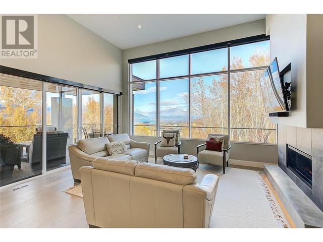 450 Windhover Crt, House detached with 3 bedrooms, 3 bathrooms and 4 parking in Kelowna BC | Image 13