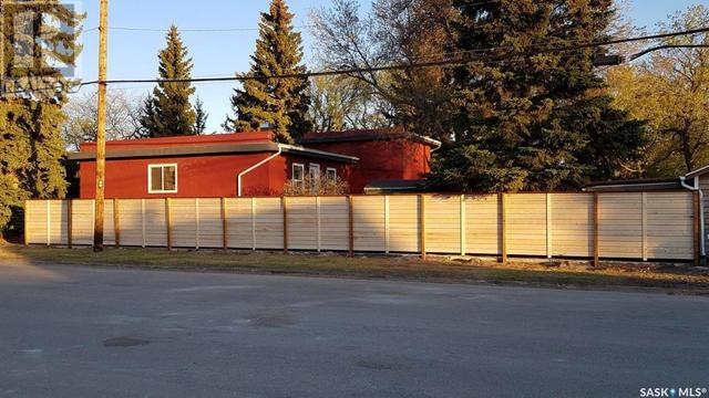 839 Main St, House detached with 3 bedrooms, 2 bathrooms and null parking in Humboldt SK | Image 2