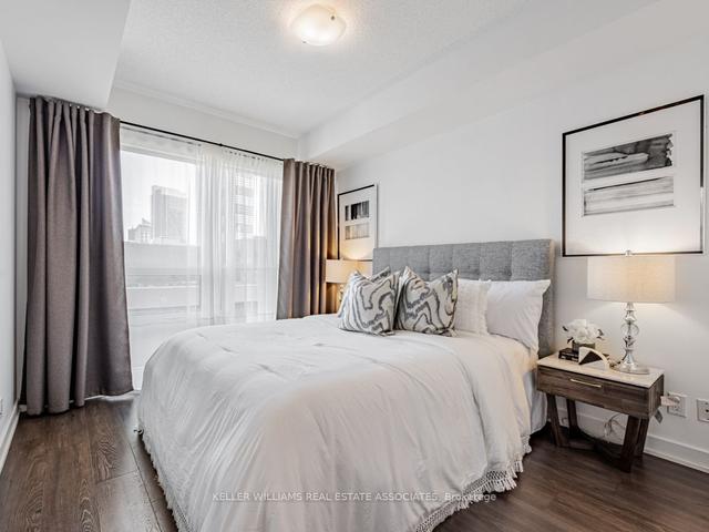 404 - 2220 Lake Shore Blvd W, Condo with 2 bedrooms, 2 bathrooms and 1 parking in Toronto ON | Image 7