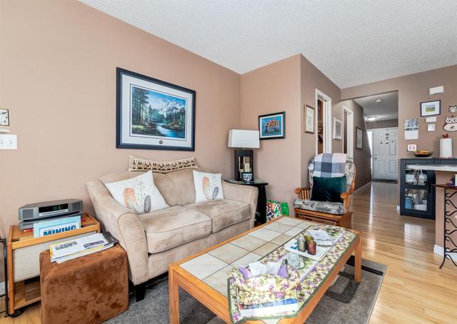 113 Royal Oak Gardens Nw, Home with 3 bedrooms, 1 bathrooms and 2 parking in Calgary AB | Image 9