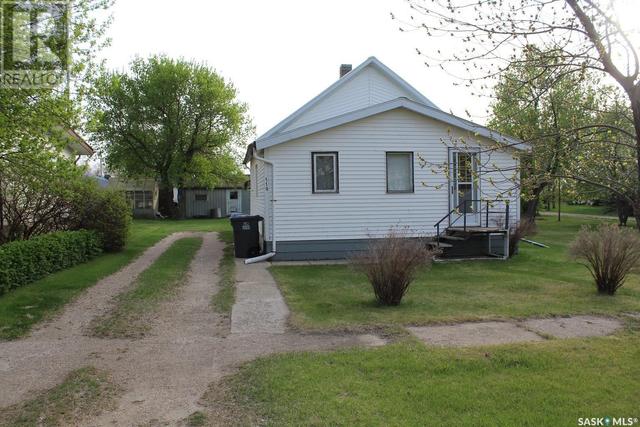 110 7th Ave, House detached with 2 bedrooms, 1 bathrooms and null parking in Alameda SK | Image 3