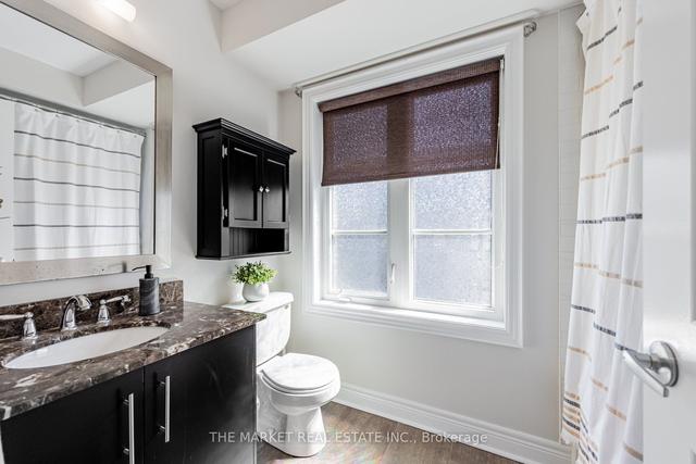 26 Lobo Mews, House attached with 3 bedrooms, 2 bathrooms and 1 parking in Toronto ON | Image 9