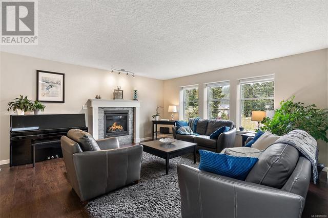122 Mocha Close, House detached with 3 bedrooms, 2 bathrooms and 2 parking in Langford BC | Image 2
