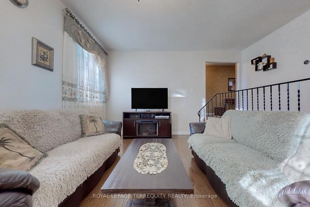 17 Newington Cres, House detached with 3 bedrooms, 3 bathrooms and 3 parking in Toronto ON | Image 25