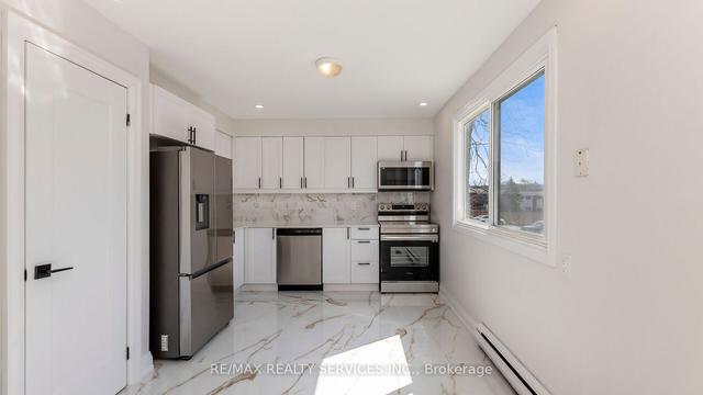 11 - 135 Chalmers St S, Townhouse with 3 bedrooms, 2 bathrooms and 3 parking in Cambridge ON | Image 8