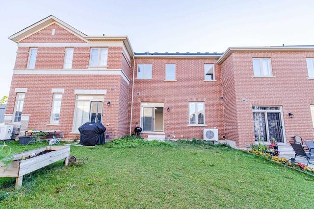 151 Decast Cres, House attached with 3 bedrooms, 3 bathrooms and 3 parking in Markham ON | Image 14