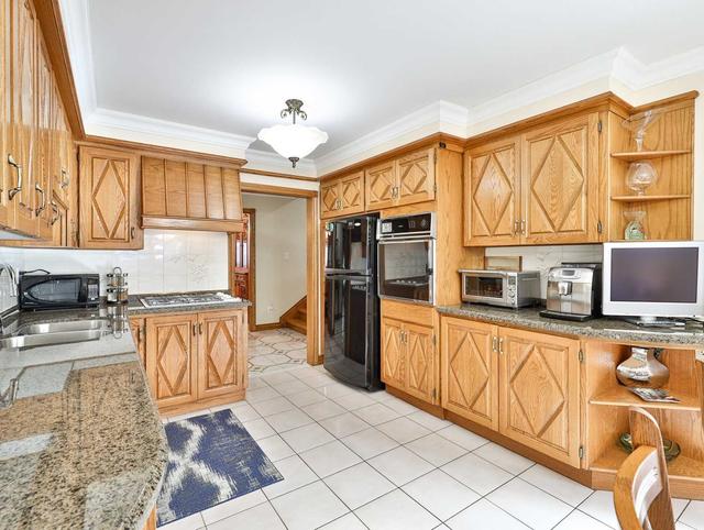 17 Hathor Cres, House detached with 4 bedrooms, 4 bathrooms and 6 parking in Toronto ON | Image 5