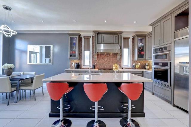 4 Accolade Crt, House detached with 4 bedrooms, 5 bathrooms and 7 parking in Brampton ON | Image 3