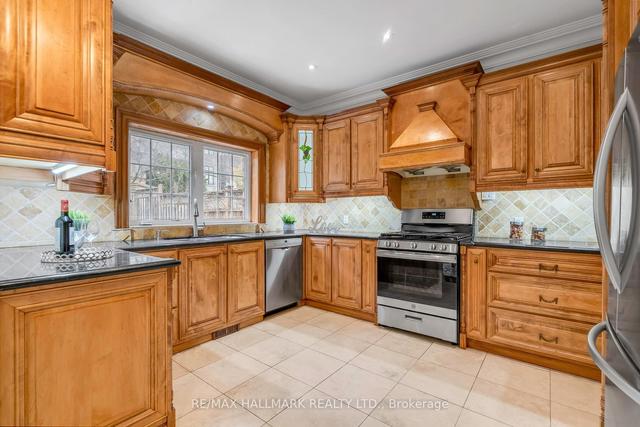 104 Mayfield Ave, House detached with 4 bedrooms, 4 bathrooms and 3 parking in Toronto ON | Image 5