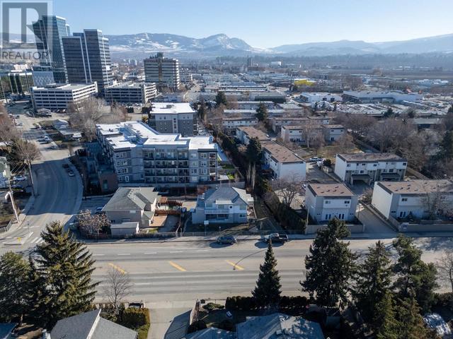 1947/1949 Burtch Rd, House detached with 5 bedrooms, 3 bathrooms and 4 parking in Kelowna BC | Image 42