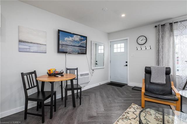 320 Queen St, House semidetached with 2 bedrooms, 2 bathrooms and 4 parking in Kingston ON | Image 3