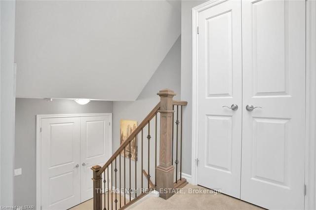 1061 Eagletrace Dr, Townhouse with 3 bedrooms, 3 bathrooms and 4 parking in London ON | Image 17