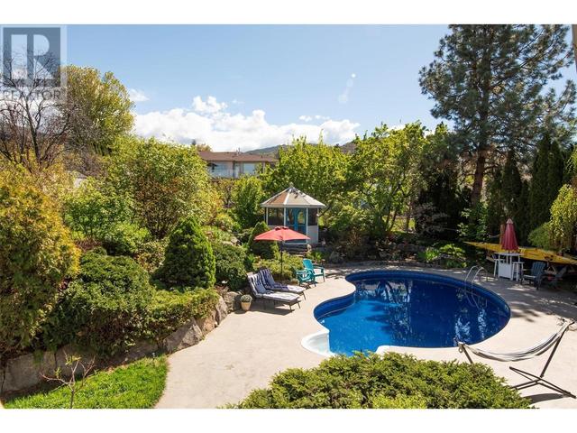 291 Sandpiper Crt, House detached with 5 bedrooms, 3 bathrooms and 6 parking in Kelowna BC | Image 5