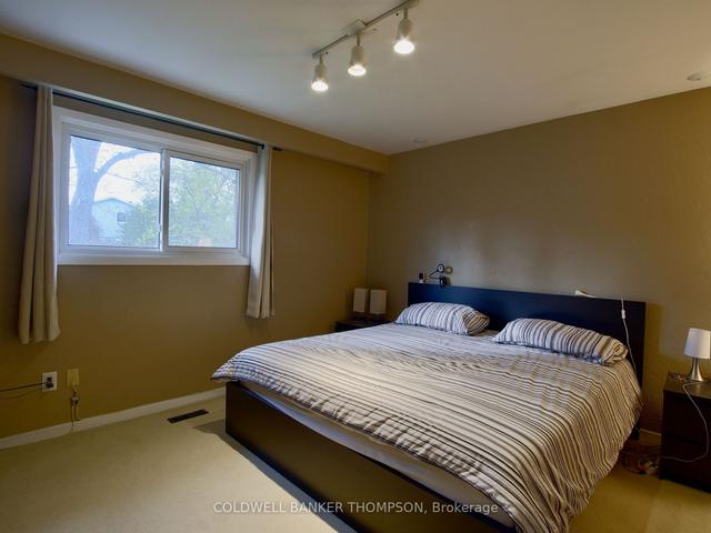 1286 Landfair Cres, House detached with 3 bedrooms, 2 bathrooms and 5 parking in Oakville ON | Image 13