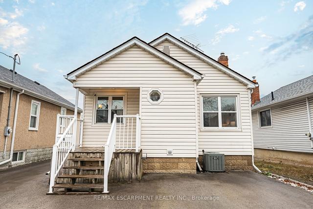 47 Chelsea St, House detached with 2 bedrooms, 2 bathrooms and 5 parking in St. Catharines ON | Image 1