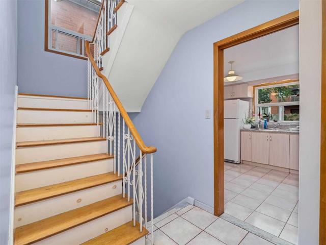 35 Robinson Ave, House semidetached with 3 bedrooms, 2 bathrooms and 2 parking in Toronto ON | Image 24