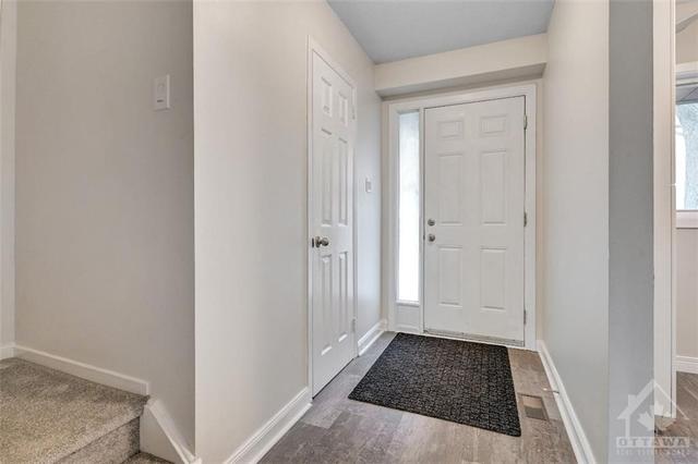 3169 Olympic Way, Townhouse with 3 bedrooms, 2 bathrooms and 1 parking in Ottawa ON | Image 3