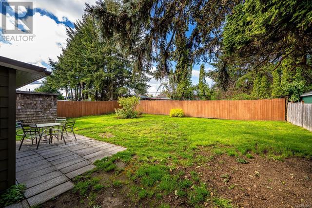 1351 Grieve Ave, House detached with 3 bedrooms, 1 bathrooms and 2 parking in Courtenay BC | Image 31
