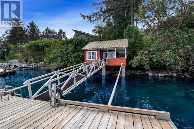 746 Sea Dr, House detached with 3 bedrooms, 2 bathrooms and 4 parking in Central Saanich BC | Image 5