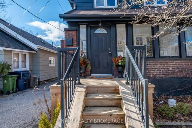 80 Eastwood Ave, House detached with 3 bedrooms, 2 bathrooms and 1 parking in Toronto ON | Image 12