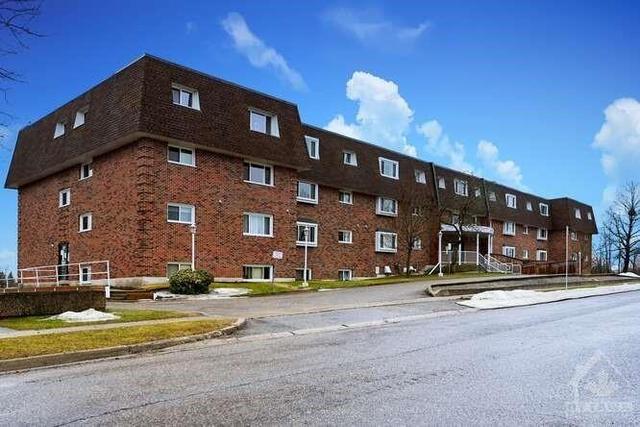 310 - 845 Kyle Crt, Condo with 1 bedrooms, 1 bathrooms and 1 parking in Brockville ON | Image 1