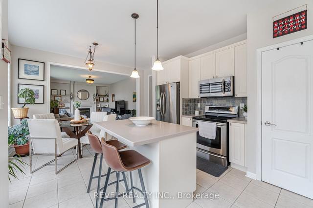 945 Mcneil Dr, House detached with 4 bedrooms, 3 bathrooms and 4 parking in Milton ON | Image 5