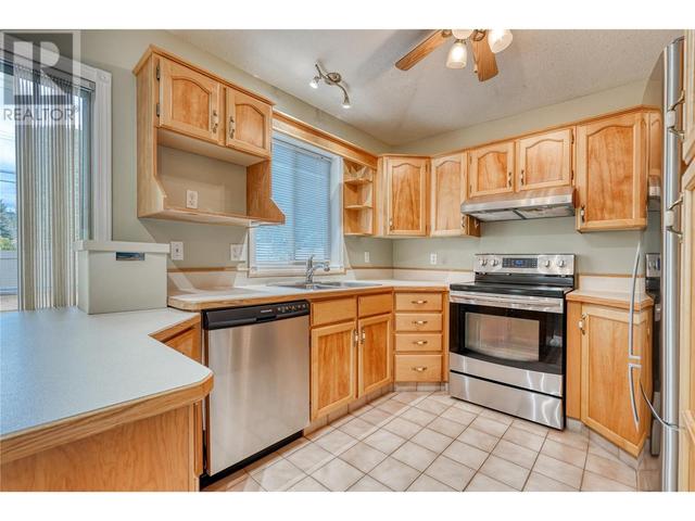 159 - 1634 Carmi Ave, House attached with 3 bedrooms, 3 bathrooms and 2 parking in Penticton BC | Image 7