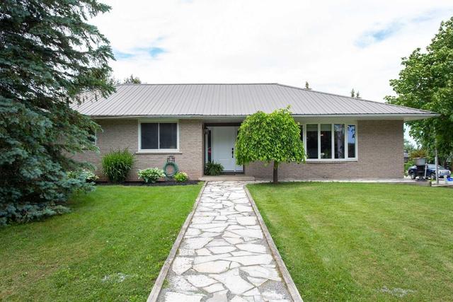 17 Brenda Blvd, House detached with 3 bedrooms, 3 bathrooms and 5 parking in Kawartha Lakes ON | Image 1