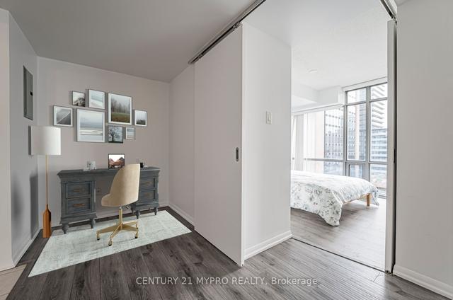 1707 - 38 Grenville St, Condo with 2 bedrooms, 2 bathrooms and 1 parking in Toronto ON | Image 9