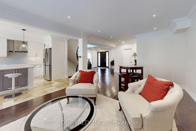 327 Mckee Ave, House detached with 4 bedrooms, 5 bathrooms and 6 parking in Toronto ON | Image 2
