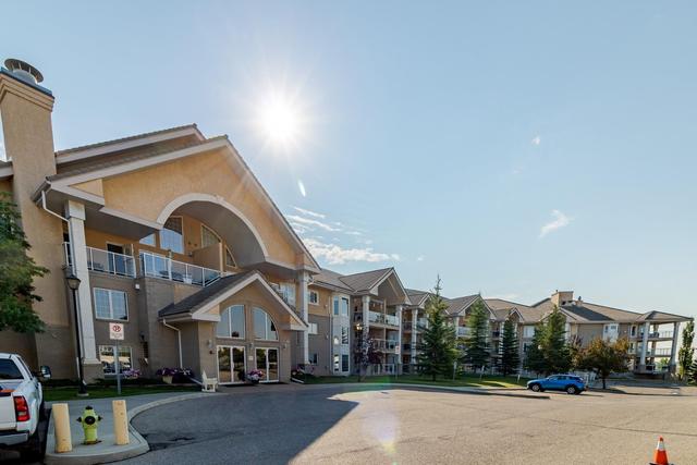 125 - 728 Country Hills Rd Nw, Condo with 1 bedrooms, 1 bathrooms and 1 parking in Calgary AB | Image 3