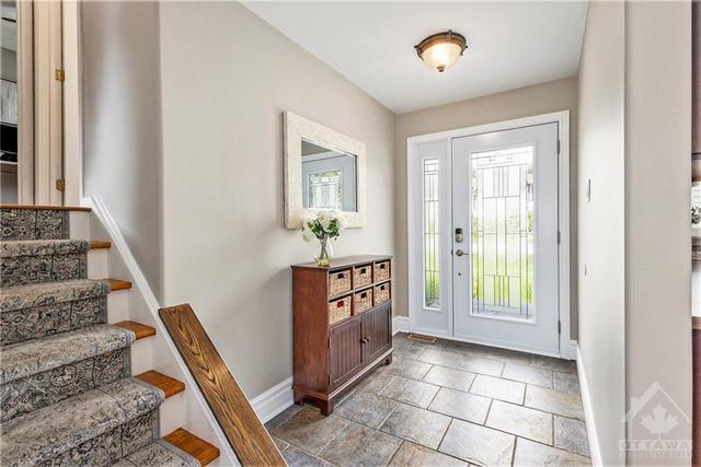5290 Mclean Cres, House detached with 4 bedrooms, 2 bathrooms and 6 parking in Ottawa ON | Image 3