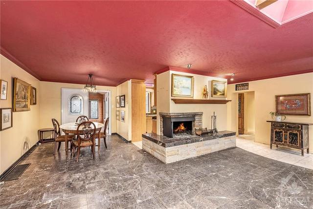 49 Delong Dr, House detached with 2 bedrooms, 3 bathrooms and 5 parking in Ottawa ON | Image 5