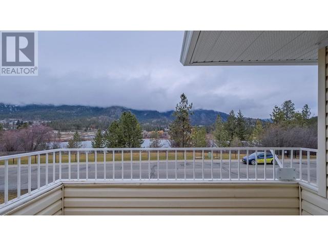2273 Shannon Ridge Dr, House detached with 4 bedrooms, 3 bathrooms and 2 parking in West Kelowna BC | Image 3