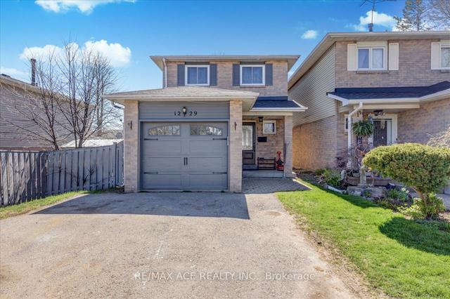 1229 Delmark Crt, House attached with 3 bedrooms, 2 bathrooms and 3 parking in Oshawa ON | Image 1