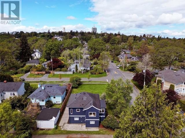 1865 Quamichan St, House detached with 3 bedrooms, 2 bathrooms and 6 parking in Victoria BC | Image 30