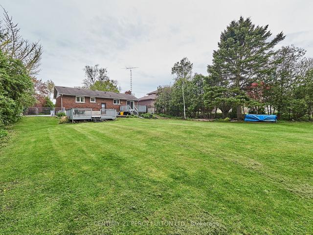 36 Cresser Ave, House detached with 3 bedrooms, 2 bathrooms and 7 parking in Whitby ON | Image 35