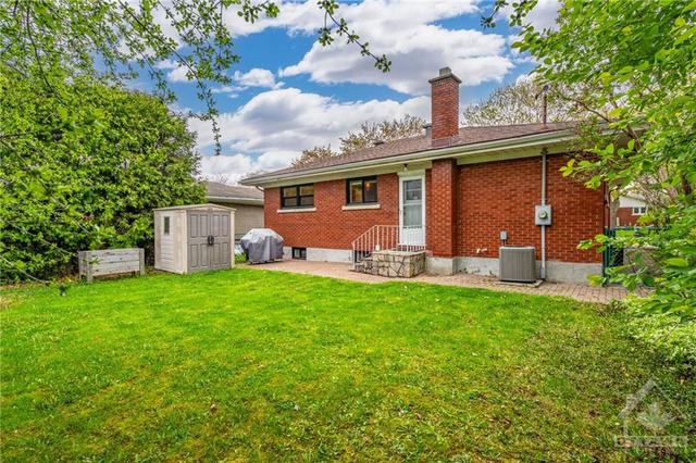 2160 Benjamin Ave, House detached with 3 bedrooms, 2 bathrooms and 2 parking in Ottawa ON | Image 29