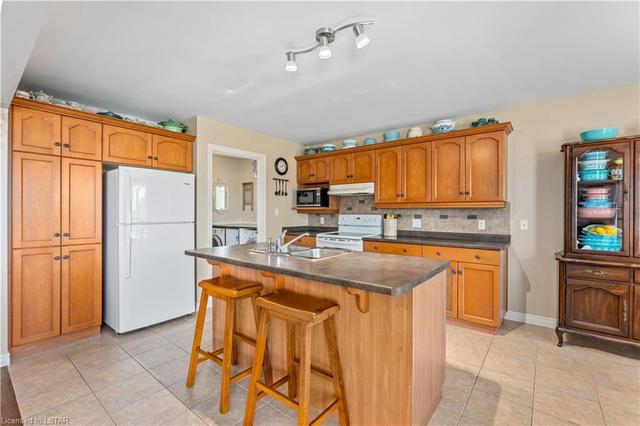 1622 Heritage Park Drive, House detached with 4 bedrooms, 2 bathrooms and 4 parking in Sarnia ON | Image 6