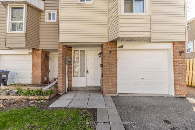 93 - 93 Enmount Dr, Townhouse with 3 bedrooms, 2 bathrooms and 2 parking in Brampton ON | Image 12