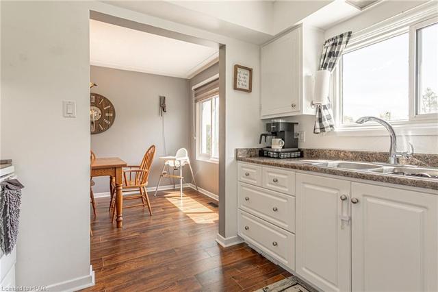 18 - 241 Dufferin St, House attached with 3 bedrooms, 1 bathrooms and 2 parking in Stratford ON | Image 9