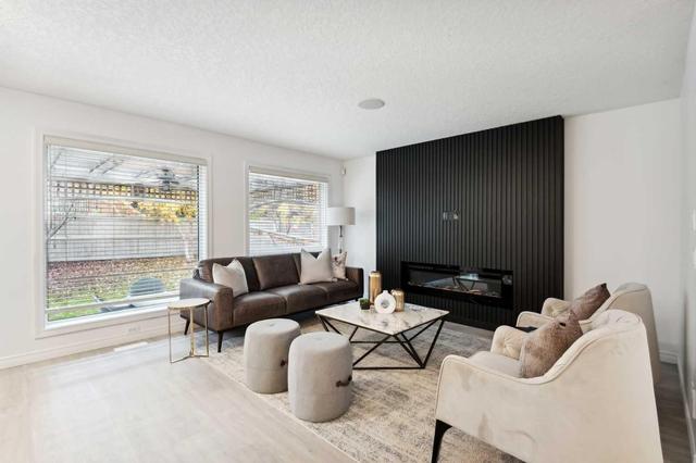 12431 Crestmont Blvd Sw, House detached with 4 bedrooms, 3 bathrooms and 4 parking in Calgary AB | Image 10